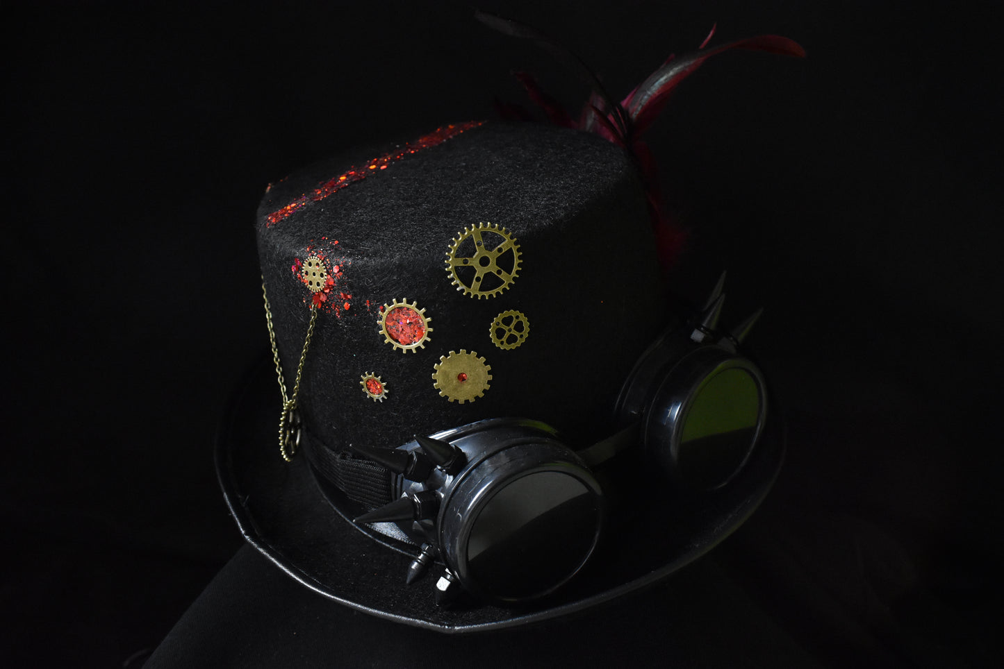 Chapeau steampunk rouge noir